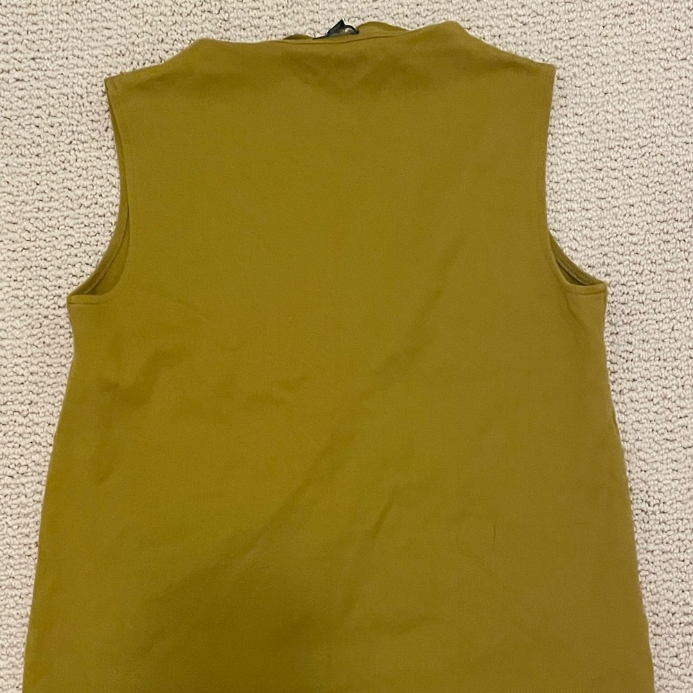 green top - Picture 2 of 3